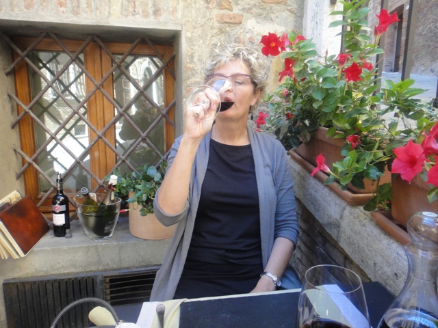 10-7-10%20Montepulciano%20Cindy%20enjoying%20her%20Vino%20di%20Nobile.jpg