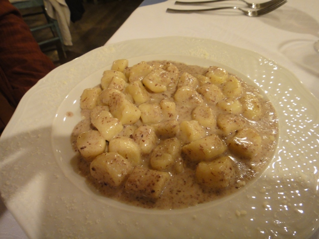 9-27-10%20Gnocchi%20withsagratino%20sauce.JPG