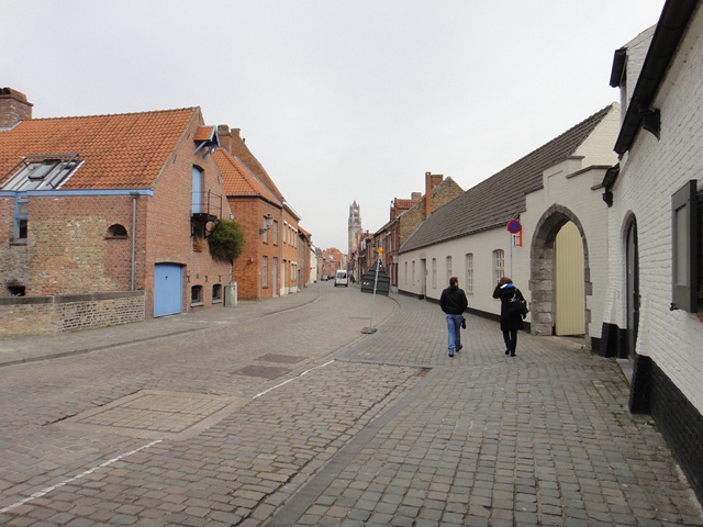 Brugge%20-%20walking%20from%20train%20station.JPG