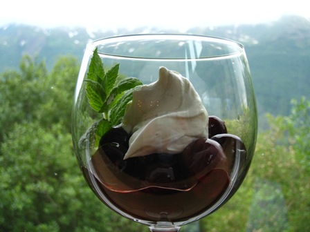 Cherries%20with%20Amaretto%20and%20Mascarpone.JPG