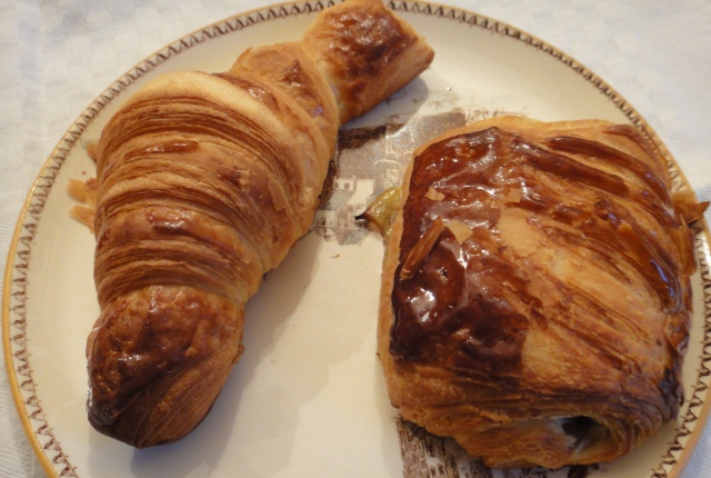 Croissant%20and%20Pain%20de%20Chocolate-Banana%2012-10-12.jpg